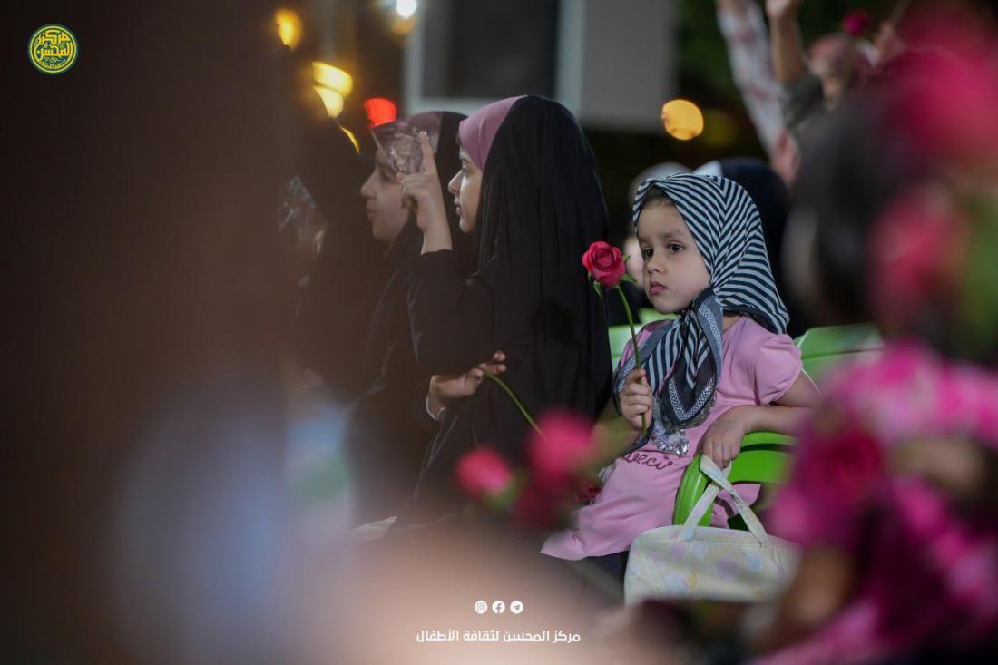 حضورٌ حاشدٌ مِـن الزائرين الصغار وأَهاليهِم الكِرام للمشاركةِ بِفعالياتِ مِنصة المُحسن ضمن أُسبوع الصادقين | 