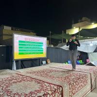 مَزج بَين حرارة المَسير نَحو كربلاء، ودفء الرسالة التربويّة.. مُحاضرةٌ تربويّةٌ على طريقِ الزائرين، قدّمها الأُستاذ حيدر محمد الكعبي بِعنوان مَهارات تَربية الأبناء